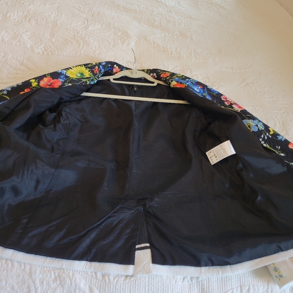 Escada Women's Multicolor Floral Blazer, size 44=XL OR 16 USA. - Picture 8 of 9